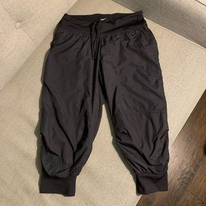 Nike Cropped Dri Fit Runners/Joggers Small